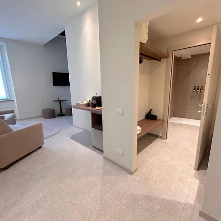 The Com - Luxury In Lazise