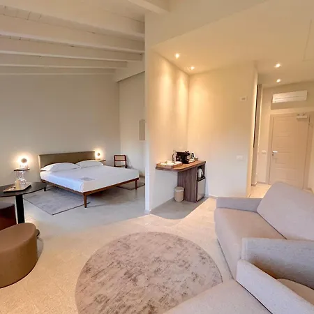 The Com - Luxury In Lazise