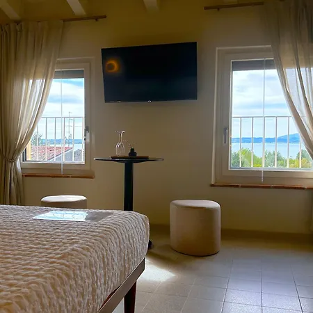 The Com - Luxury In Lazise