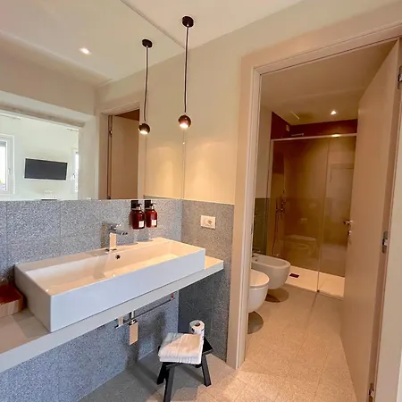 The Com - Luxury In Lazise