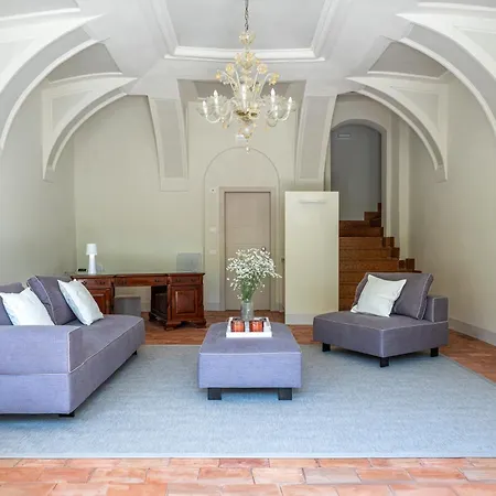 The Com - Luxury In Lazise